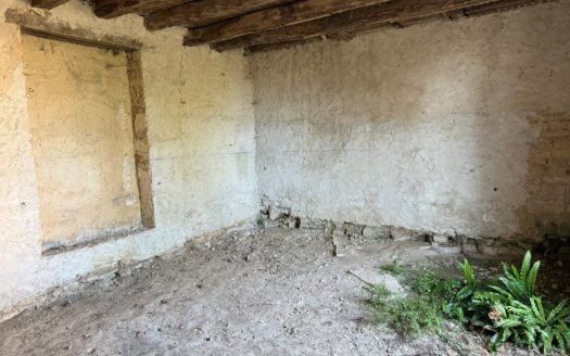 A Magnificent Logis With Great Potential And Habitable Property