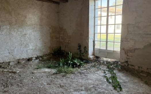 A Magnificent Logis With Great Potential And Habitable Property