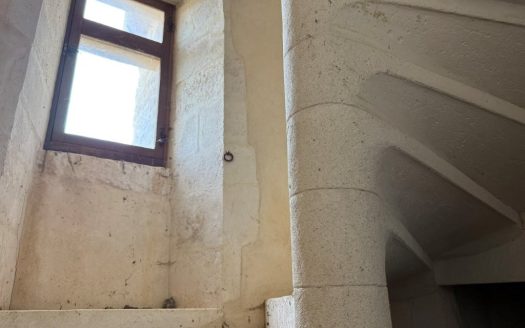 A Magnificent Logis With Great Potential And Habitable Property