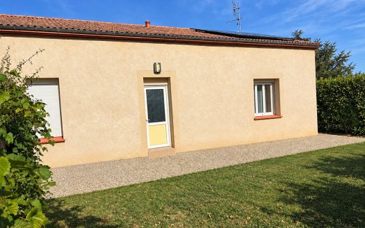 Semi-Detached House With Garden Situated In The Desirable Eysses Neighborhood