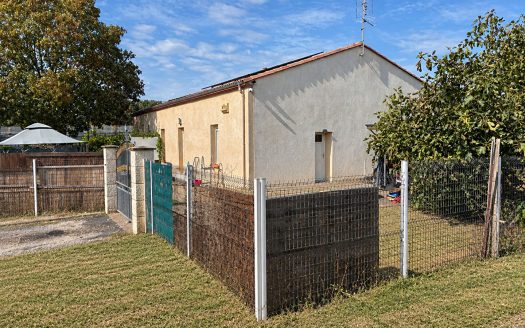 Semi-Detached House With Garden Situated In The Desirable Eysses Neighborhood