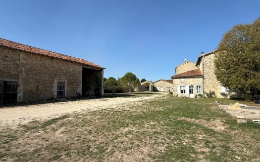 A Magnificent Logis With Great Potential And Habitable Property