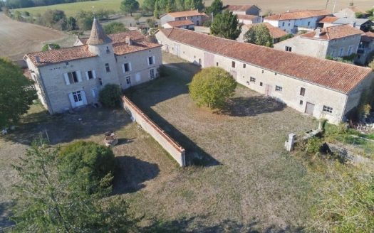 A Magnificent Logis With Great Potential And Habitable Property