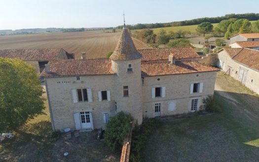 A Magnificent Logis With Great Potential And Habitable Property