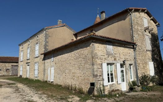 A Magnificent Logis With Great Potential And Habitable Property