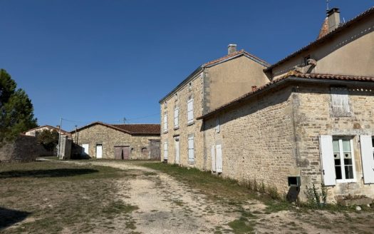 A Magnificent Logis With Great Potential And Habitable Property