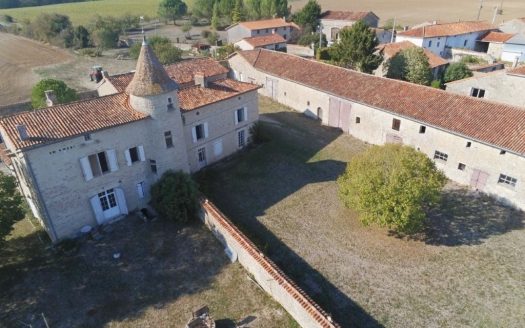 A Magnificent Logis With Great Potential And Habitable Property